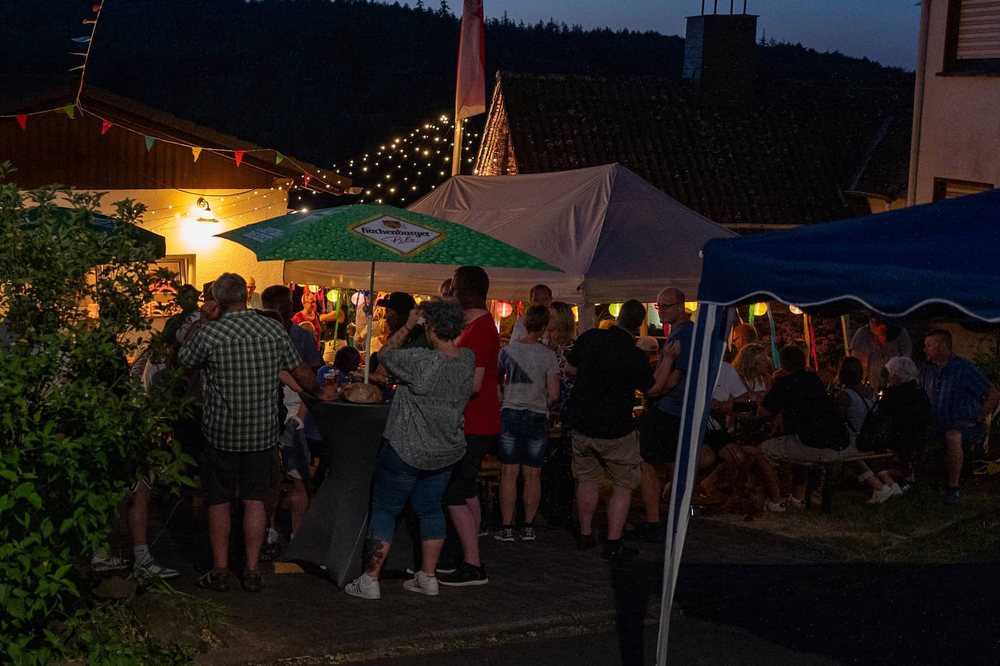 Blaue Stunde über dem Fest